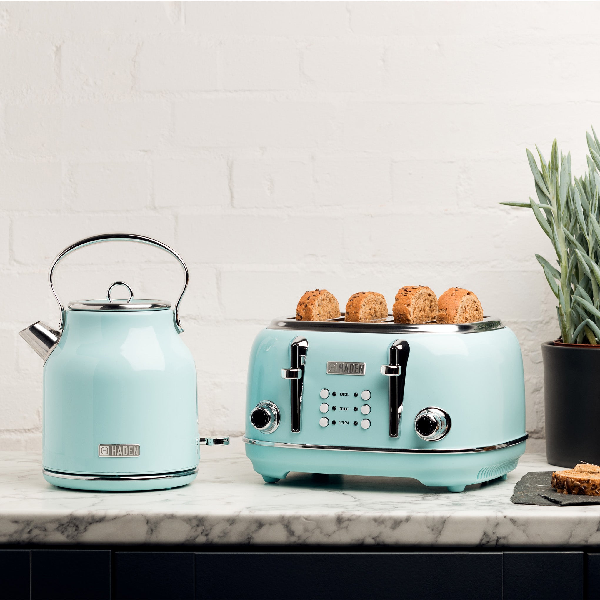Haden Heritage Turquoise Bundle Set of Kettle + 4 Slice Toaster