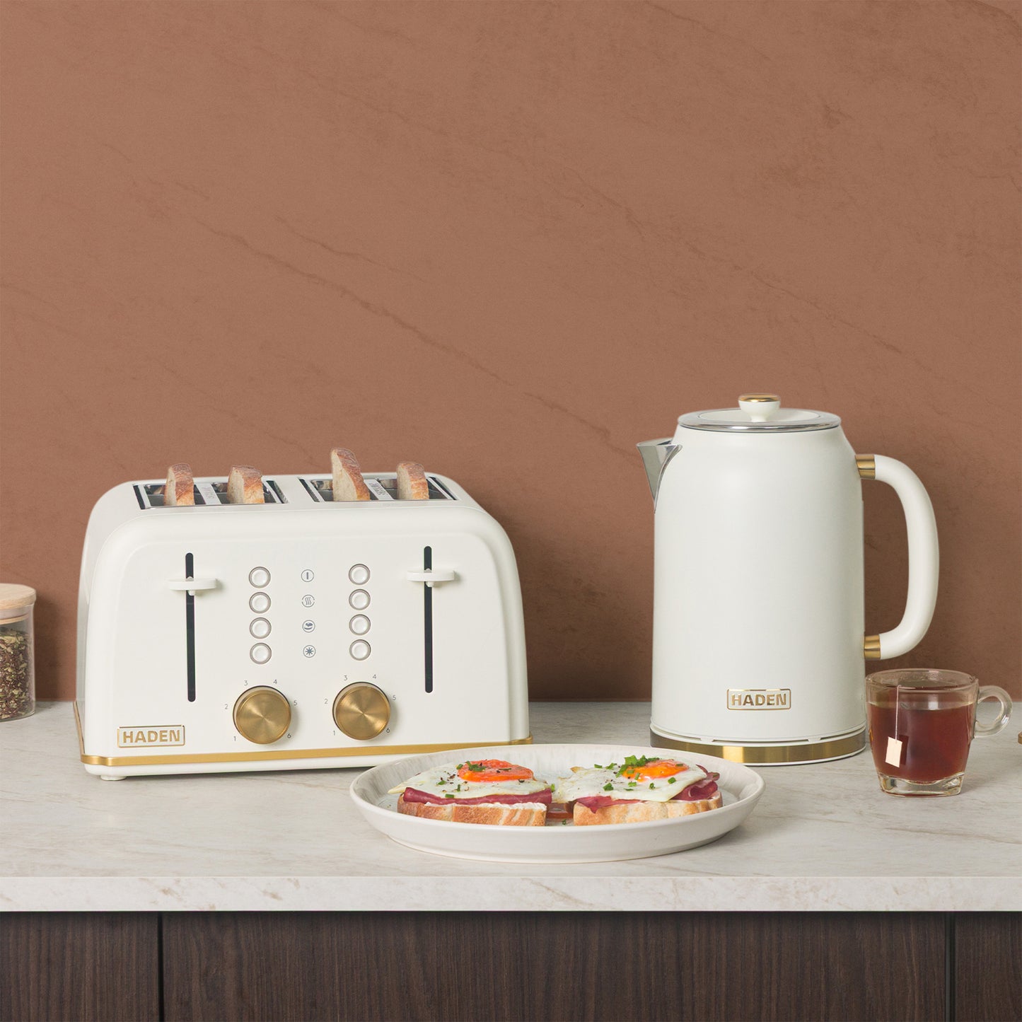 Haden Banbury Kettle and 4 Slice Toaster Bundle – Sour Cream